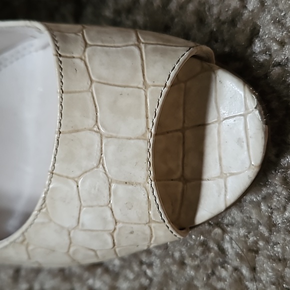 5 1/2 cream peep toe heels Enzo Angiolini - Picture 6 of 6